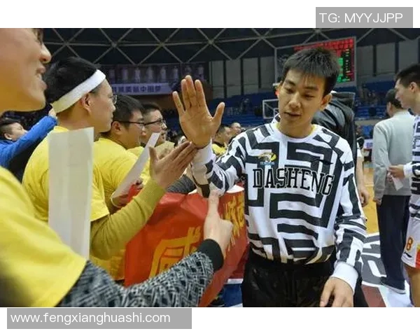 重庆篮球队状态变革引发热议球迷期待新赛季的精彩表现与突破