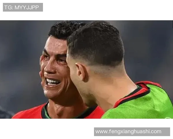 足球明星在赛场上泪流满面瞬间展现情感与坚持的真实写照